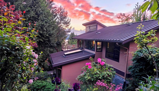 Modern Hillhouse with Lake Washington Views
