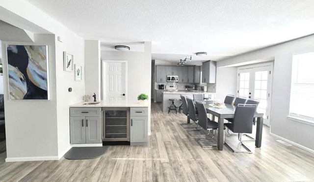 Modern Home Easy to Downtown-Scenic Trail