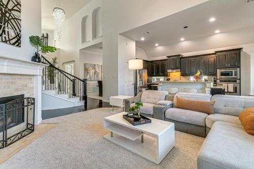 Modern Home w/Office: Near Parks, Lake & Golf!