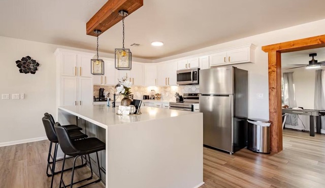 Modern home with game room - Oklahoma City Oasis! 15 mins from the airport