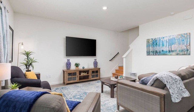 Modern Large Home with large yard near TCU & Stockyards