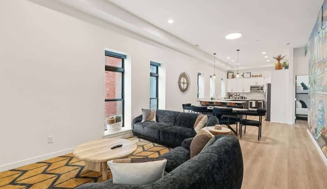 Modern Luxury - 3 Bed in the Heart of Downtown!