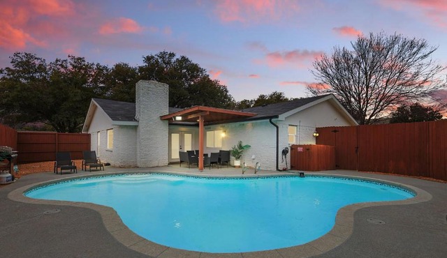 Modern Luxury x Backyard Pool Retreat 4-BD 2-BA