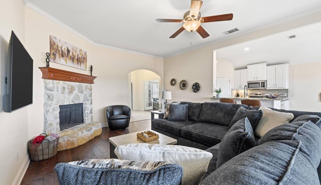 Modern Manor 4BR Retreat