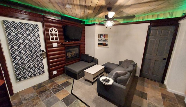 Modern mountain cabin condo w/steam shower + essential living design
