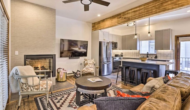 Modern Mountain-View Townhome about 4 Mi to Slopes