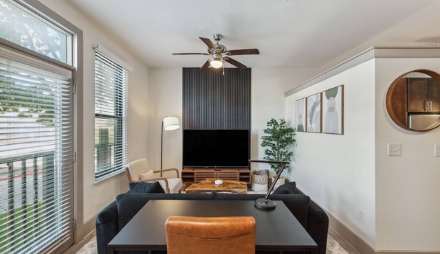 Modern Studio In The West Village. Uptown Area Gem