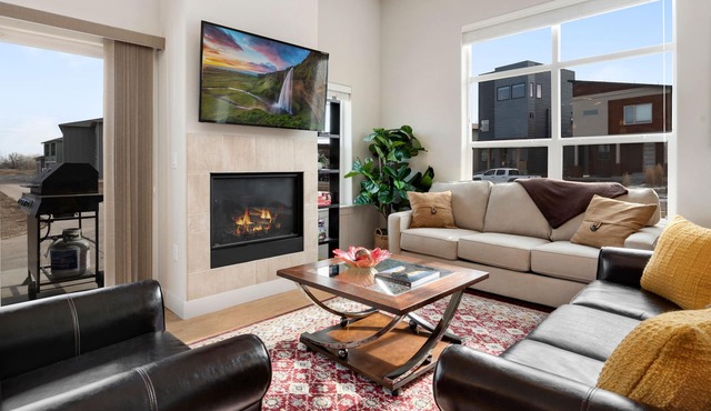 Modern Townhome Steps from the Brewery District!