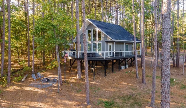 Monarch Manor Treehouse at Greers Ferry Lake in Shirley, AR