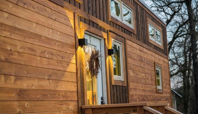 Montana Escape Elegant Tiny House in Waco Near Magnolia
