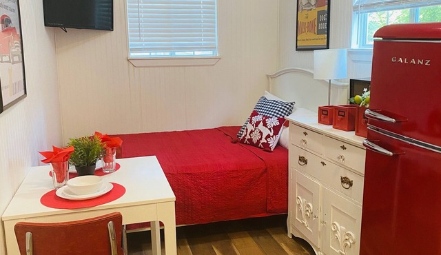 Monthly stay ! Cutest Guesthouse with private Backyard & Entrance