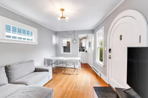 Montlake Hideaway in Spite House