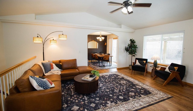 Moody, Modern Comfort in Colorful Colorado!