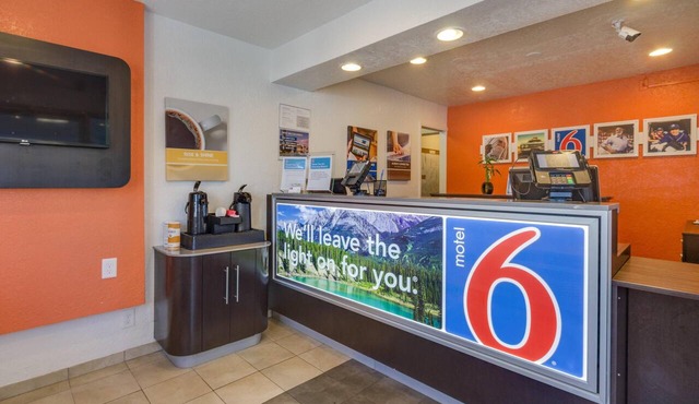 Motel 6 – Lakewood, CO