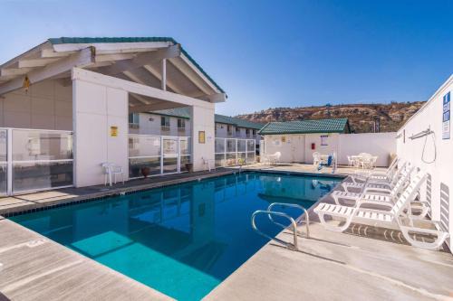 Motel 6-The Dalles, OR