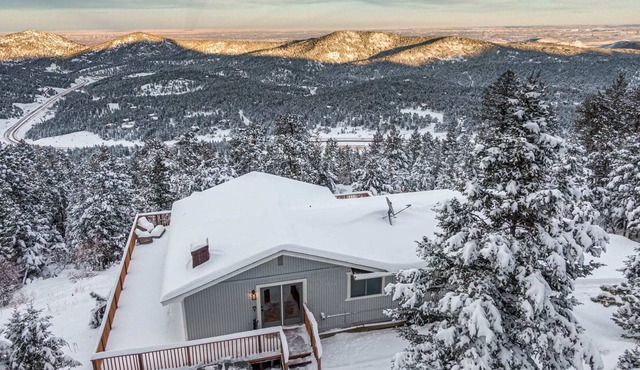 Mountain Top Getaway W/ Hot Tub