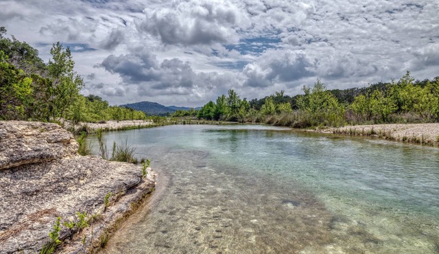 Mountain View Lodge- 23 acre, Riverfront Ranch