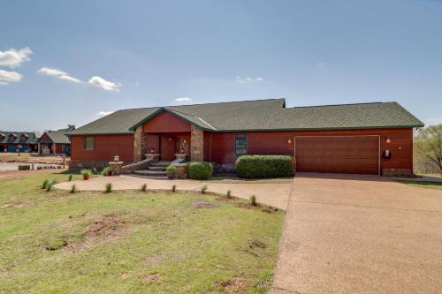Mountain Views + Shared Pool: Ozarks Family Home in Clinton