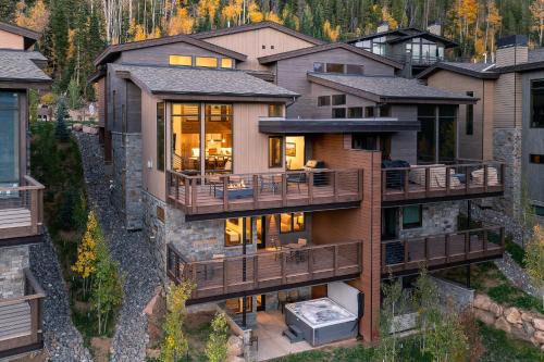 Mountain Villa 211 Next To WP Resort I Private Hot Tub I Great Views I Activity Program