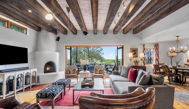 Mountaintop Luxury, Amazing Deck with Fire Pit