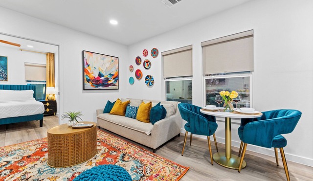 Multi-Family House in Bishop Arts for 12 Guests