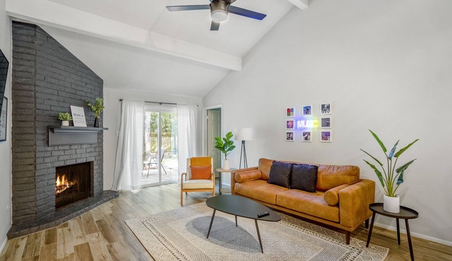 Music inspired Modern stay in The Woodlands.