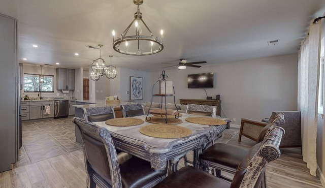 NE Heights Tram Home by Casa De Collins