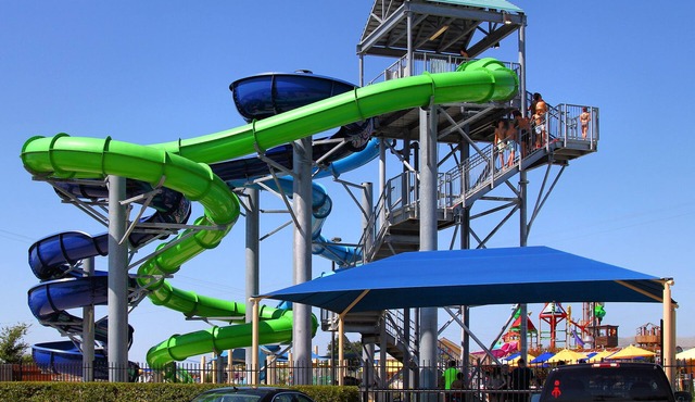 Near Vibrant Katy Boardwalk District! Offers Free Parking and Breakfast!