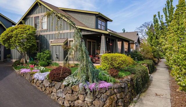Neighborhood Nest - Westside Hood River! Great Location!