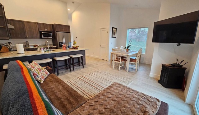 New and Spacious Townhouse in the Heart of Wenatchee - Unit A