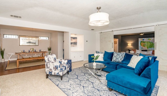 NEW-Archie's Place: Spacious 3 Bed | 2 Bath Private Home w/equipped kitchen!