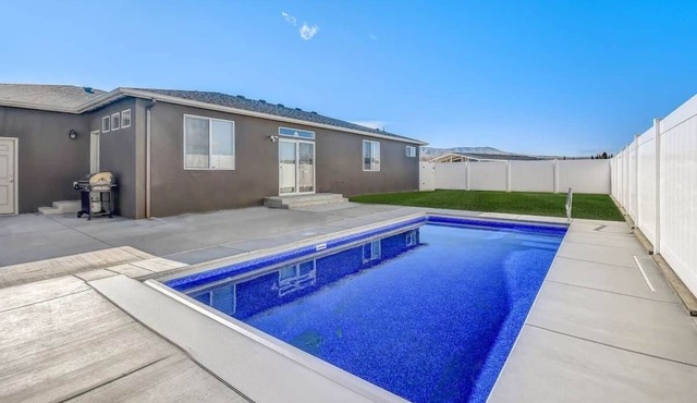 NEW CACTUS HOUSE, NEW POOL, HOT TUB, DESERT AIRE!