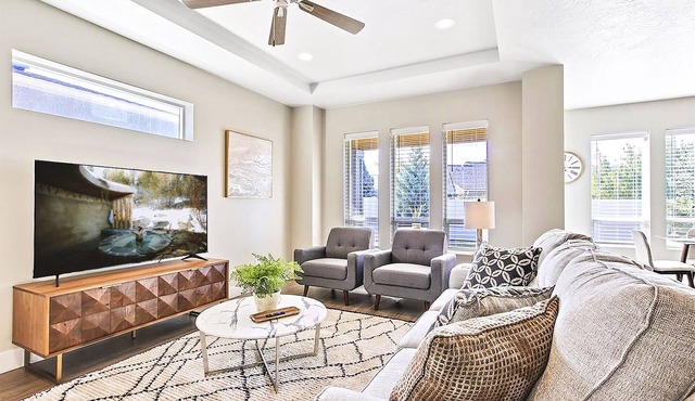NEW Elegant & Private Retreat - Spotless, Spacious, Great Central Boise Area