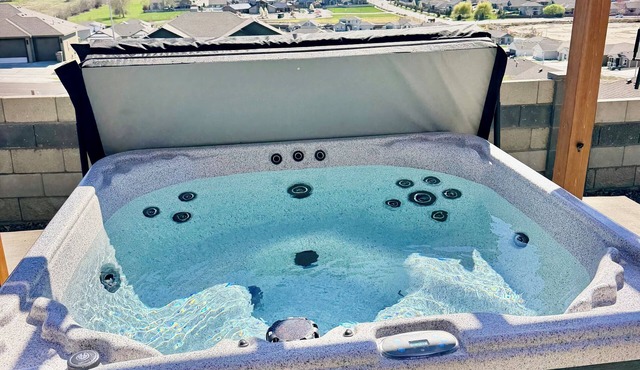 “NEW HOUSE" Outdoor Hot tub & Fire Pit, WELCOME TO CASA LOMA