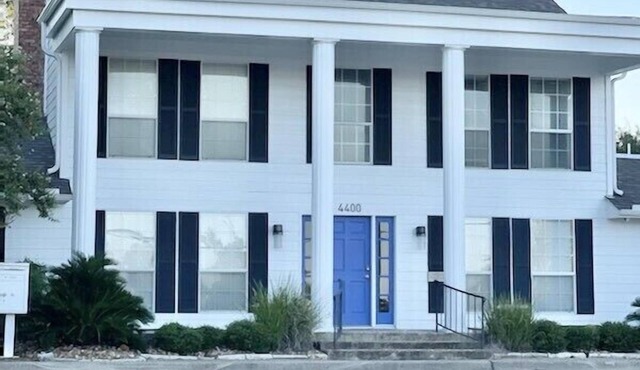 New Listing-7 bedroom 6 bath, sleeps 28-30 @Texas A&M Northgate!