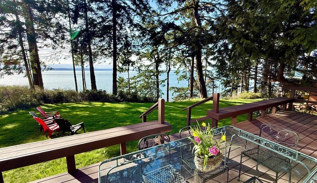 NEW LISTING-Mutiny Bay Ebb Tide Cabin AMAZING SUNSETS, EAGLES GALORE SANDY BEACH