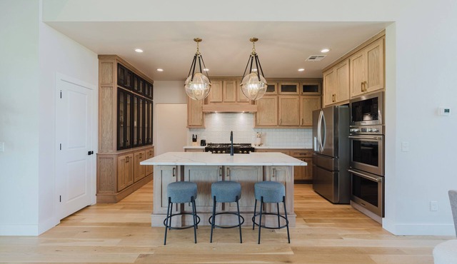 New Listing! New spacious 6-bedroom in Norman!