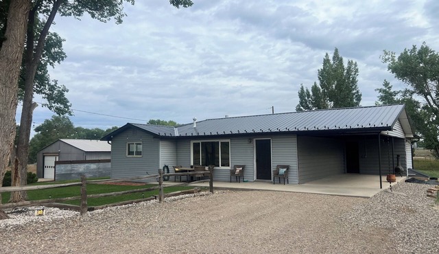 NEW LISTING!Quiet Country House located just 2 miles out of town