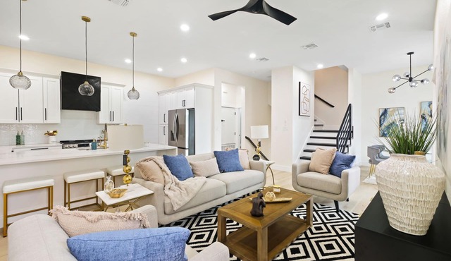 New Luxe Downtown- Modern San Antonio Retreat