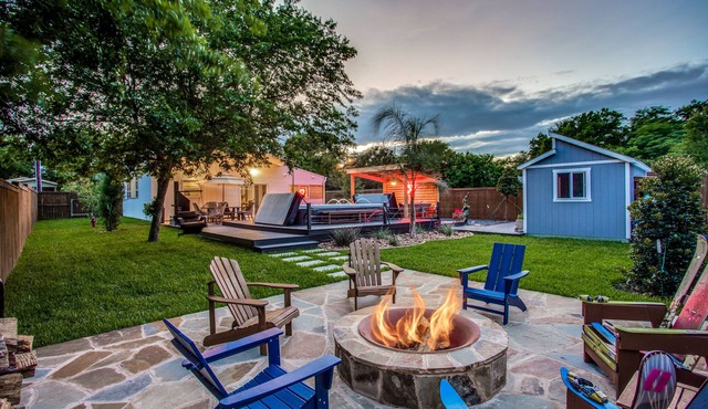 NEW MODERN HOME, DESIGNED FOR COMFORT, SWIM SPA, TESLA CHARGER, 20 MIN TO ATX