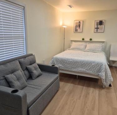 New Modern Studio Near Paine field