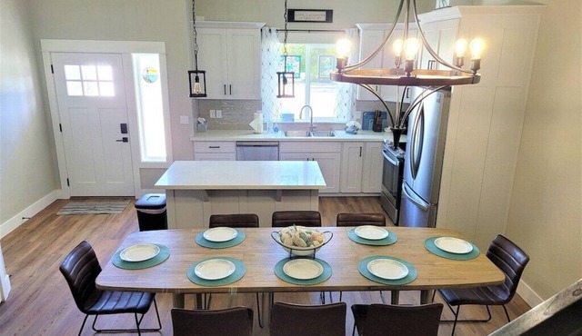 Newer Townhouse A/C DogFriendly BeachPath Xbox Shuffleboard Pacman PingPong EVch