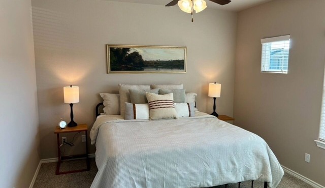 Newly constructed 3 BDR townhome 5 min to Kyle Field and campus