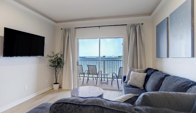 Newly Renovated Waterfront Condo With Sunset Views