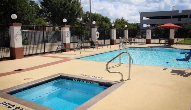 Nice and Comfy Unit for Family Travel, Full Kitchen, Pool, Hot Tub