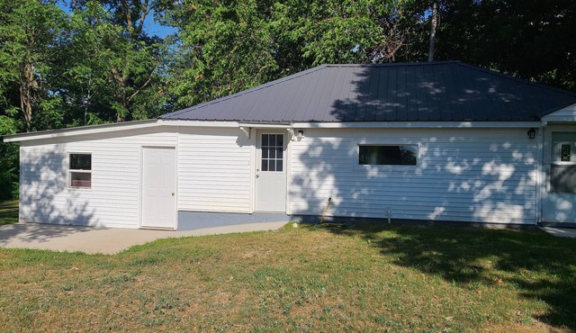 Nice centrally located recently remodeled house with a double lot that sleeps 5
