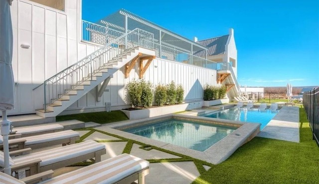 Nickel Cottage-Steele Park- Heated Pool- Hot Tub Retreat-Relax and Rest with Us!