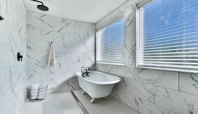 Nob Hill/UNM Luxury Remodeled House w/King Beds