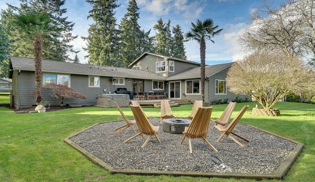 NW Family Oasis: 6BR Modern Gem Near Rainier!
