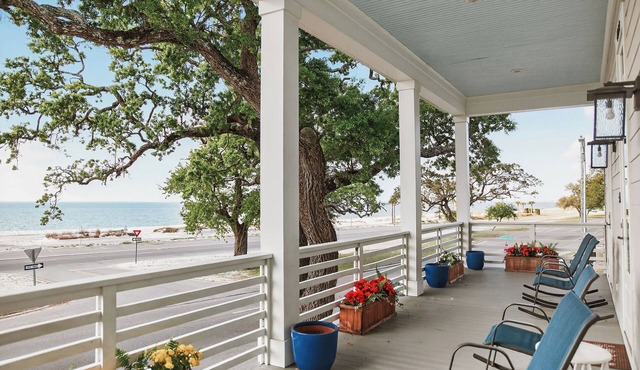 Oceanfront Beach Retreat/11 Beds/Sleeps 18/Gulfport